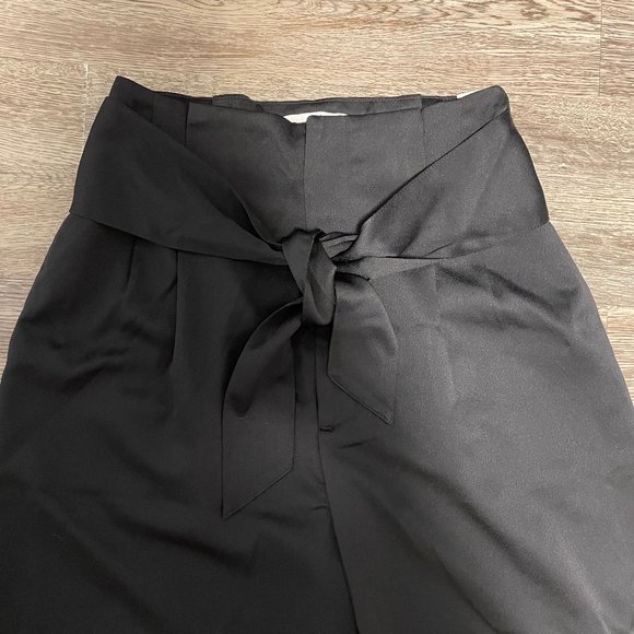 Abercrombie & Fitch Pants - Abercrombie & Fitch Tie Front Waist Ankle Length Pants (M)